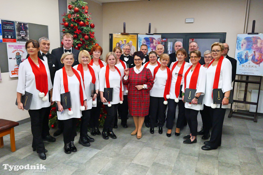 Koncert kolęd i pastorałek w Tucholi. Dziesiątki osób na scenie