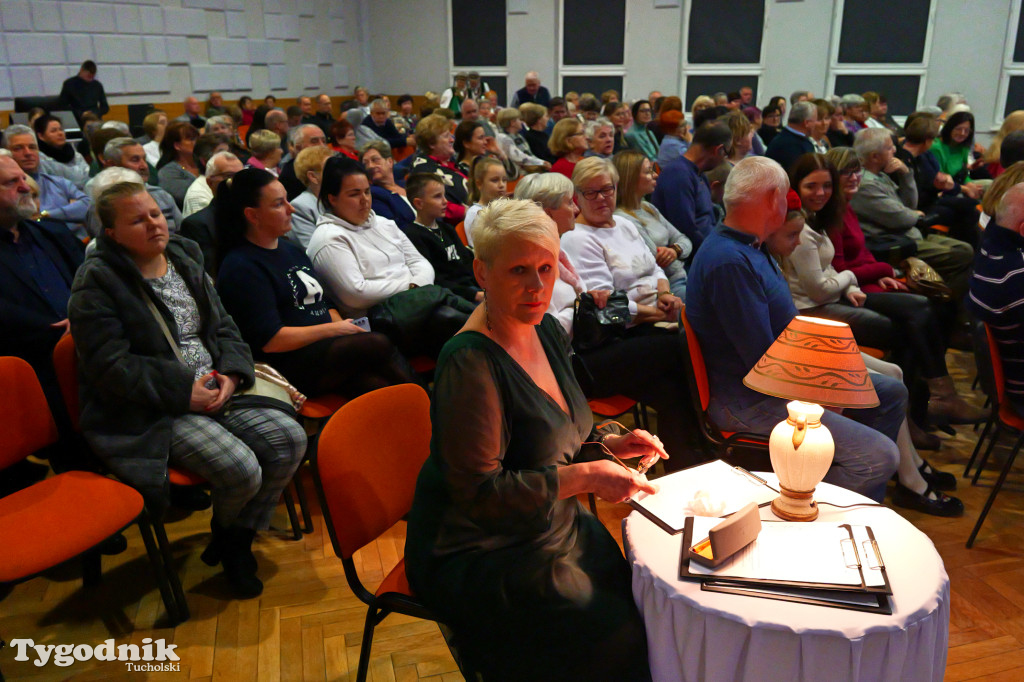 Koncert kolęd i pastorałek w Tucholi. Dziesiątki osób na scenie