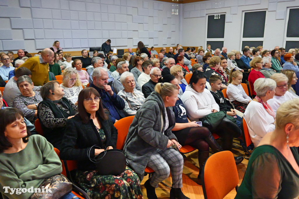 Koncert kolęd i pastorałek w Tucholi. Dziesiątki osób na scenie