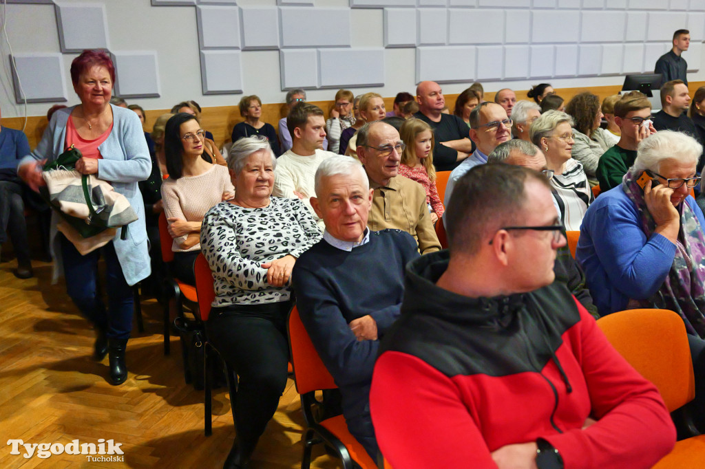 Koncert kolęd i pastorałek w Tucholi. Dziesiątki osób na scenie