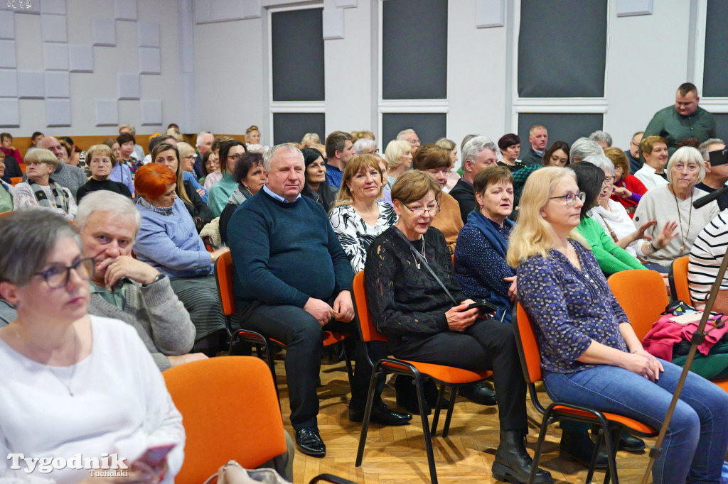 Koncert kolęd i pastorałek w Tucholi. Dziesiątki osób na scenie