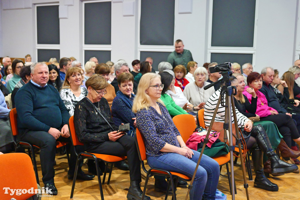 Koncert kolęd i pastorałek w Tucholi. Dziesiątki osób na scenie