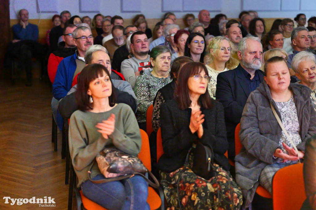 Koncert kolęd i pastorałek w Tucholi. Dziesiątki osób na scenie