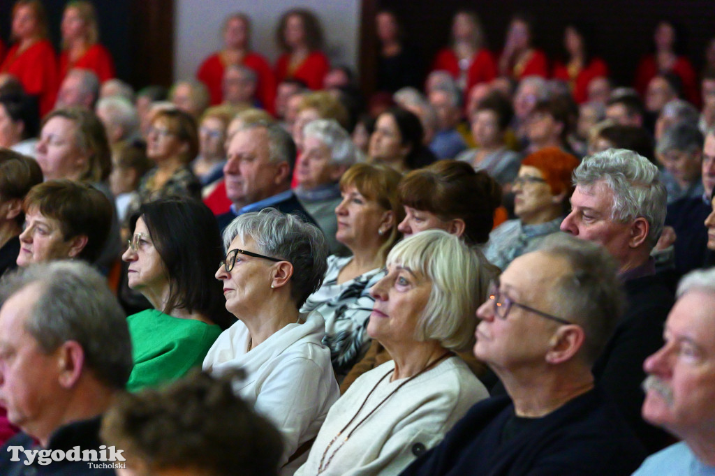 Koncert kolęd i pastorałek w Tucholi. Dziesiątki osób na scenie