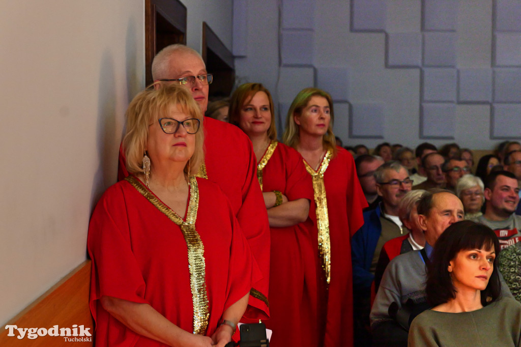 Koncert kolęd i pastorałek w Tucholi. Dziesiątki osób na scenie