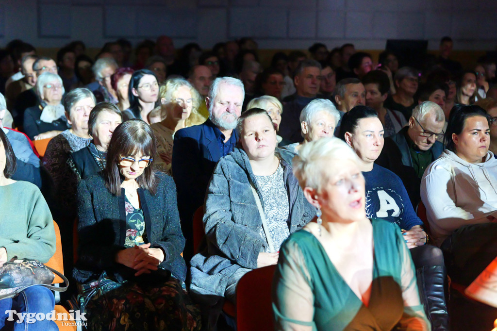 Koncert kolęd i pastorałek w Tucholi. Dziesiątki osób na scenie