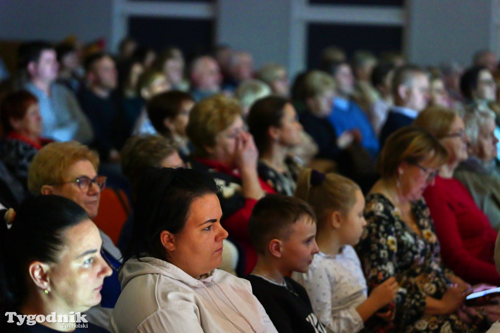 Koncert kolęd i pastorałek w Tucholi. Dziesiątki osób na scenie