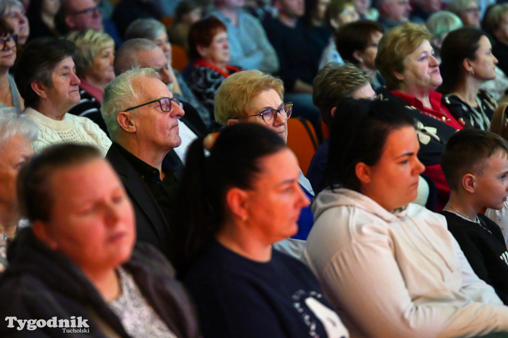 Koncert kolęd i pastorałek w Tucholi. Dziesiątki osób na scenie