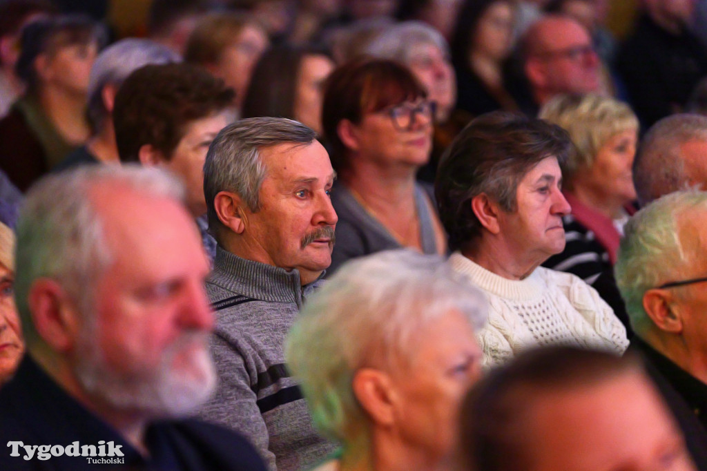 Koncert kolęd i pastorałek w Tucholi. Dziesiątki osób na scenie