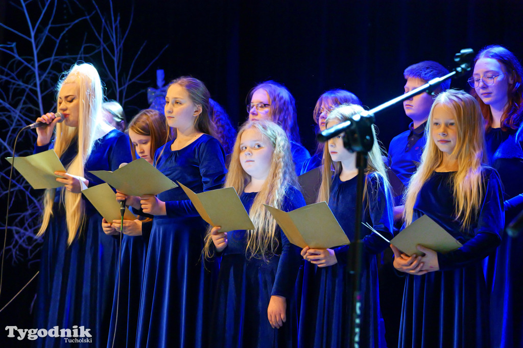 Koncert kolęd i pastorałek w Tucholi. Dziesiątki osób na scenie