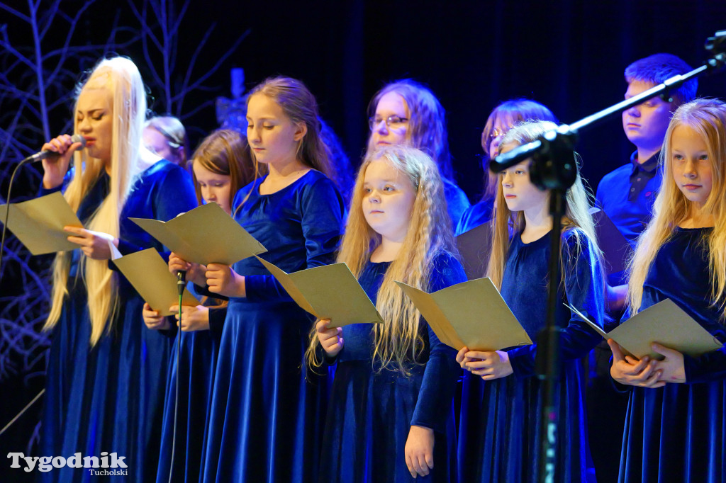 Koncert kolęd i pastorałek w Tucholi. Dziesiątki osób na scenie