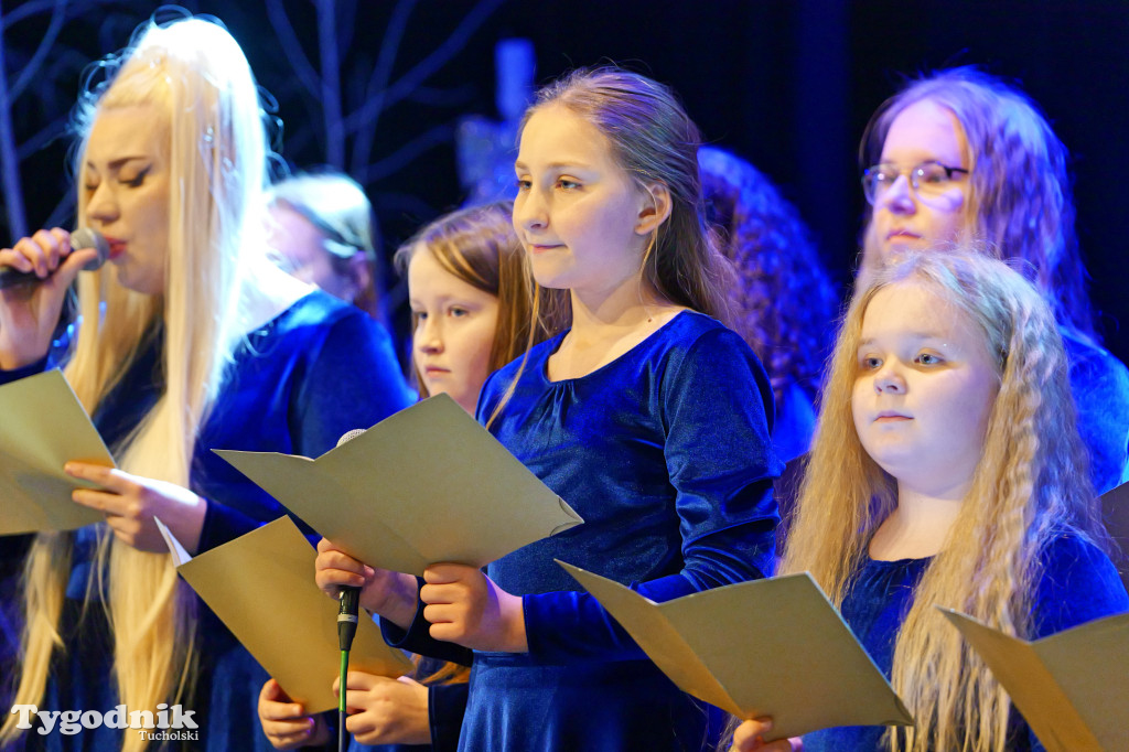 Koncert kolęd i pastorałek w Tucholi. Dziesiątki osób na scenie