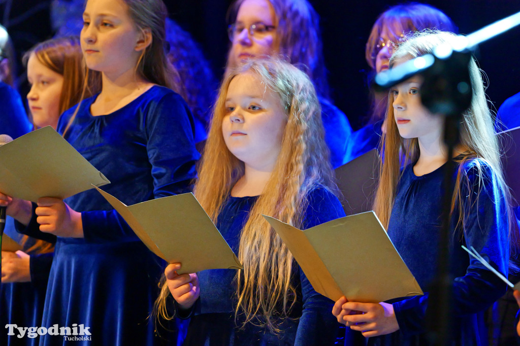 Koncert kolęd i pastorałek w Tucholi. Dziesiątki osób na scenie