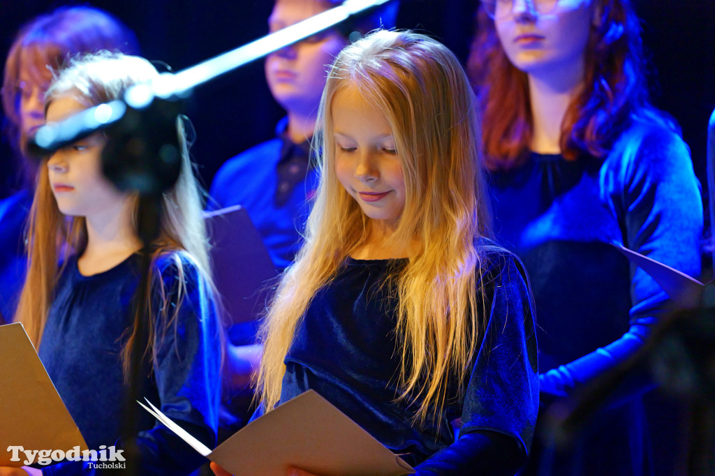 Koncert kolęd i pastorałek w Tucholi. Dziesiątki osób na scenie