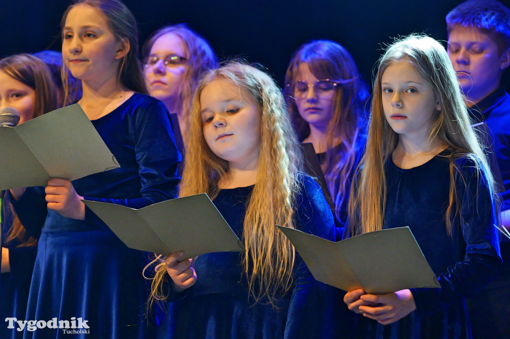 Koncert kolęd i pastorałek w Tucholi. Dziesiątki osób na scenie