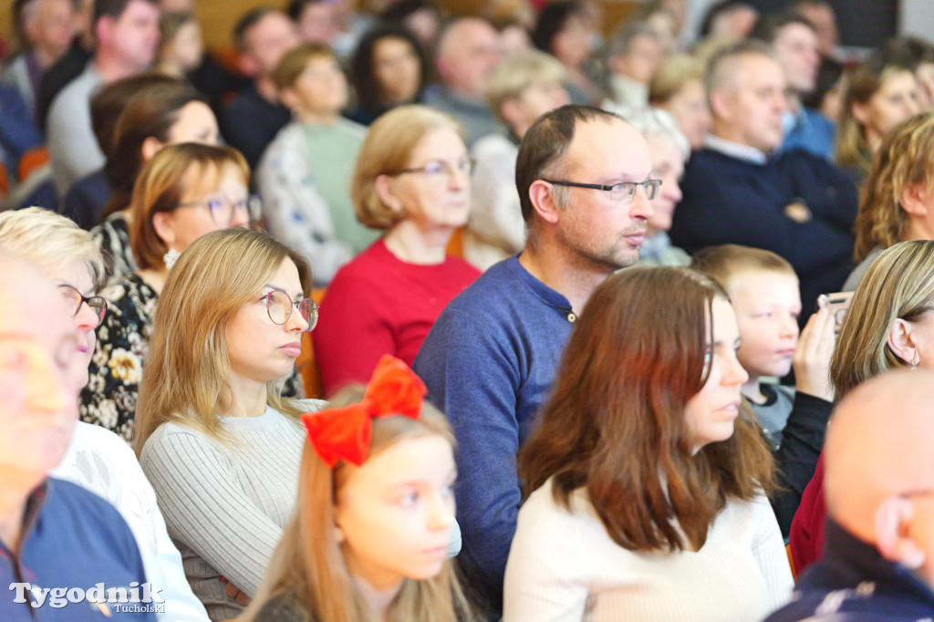 Koncert kolęd i pastorałek w Tucholi. Dziesiątki osób na scenie