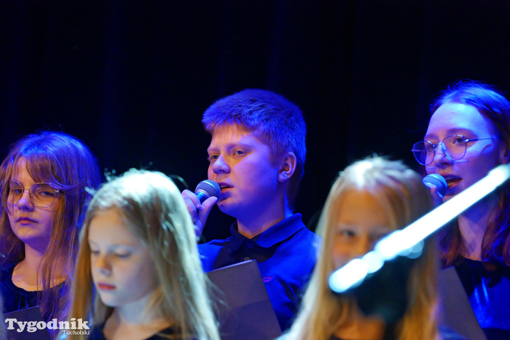 Koncert kolęd i pastorałek w Tucholi. Dziesiątki osób na scenie