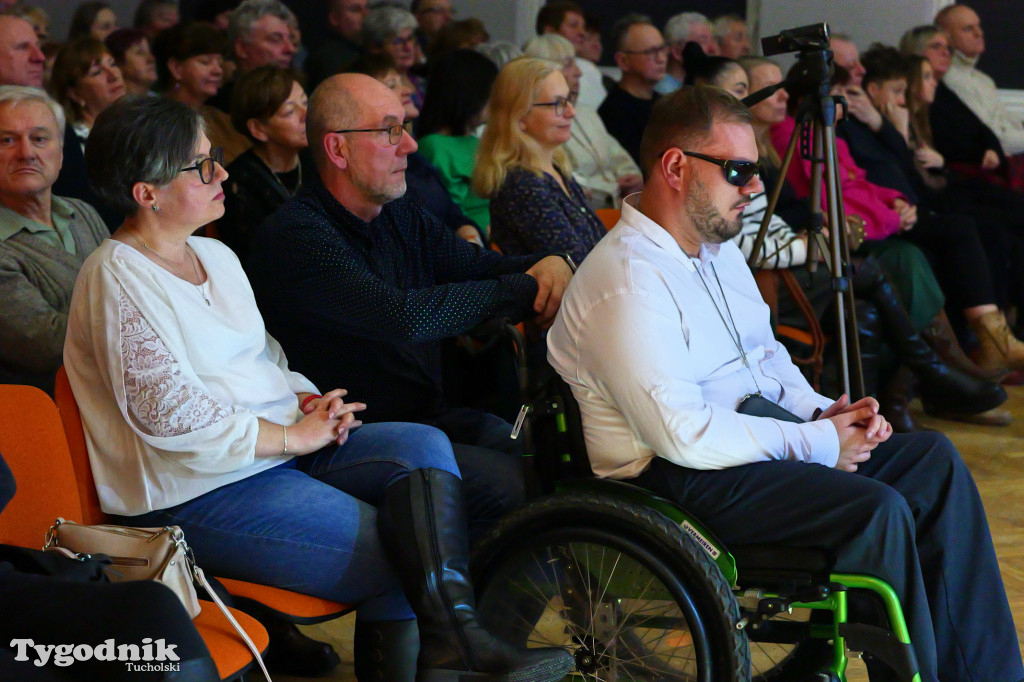 Koncert kolęd i pastorałek w Tucholi. Dziesiątki osób na scenie