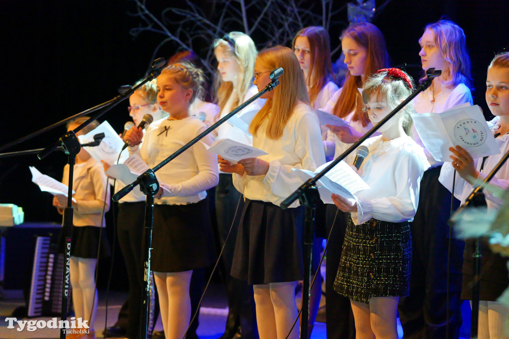 Koncert kolęd i pastorałek w Tucholi. Dziesiątki osób na scenie