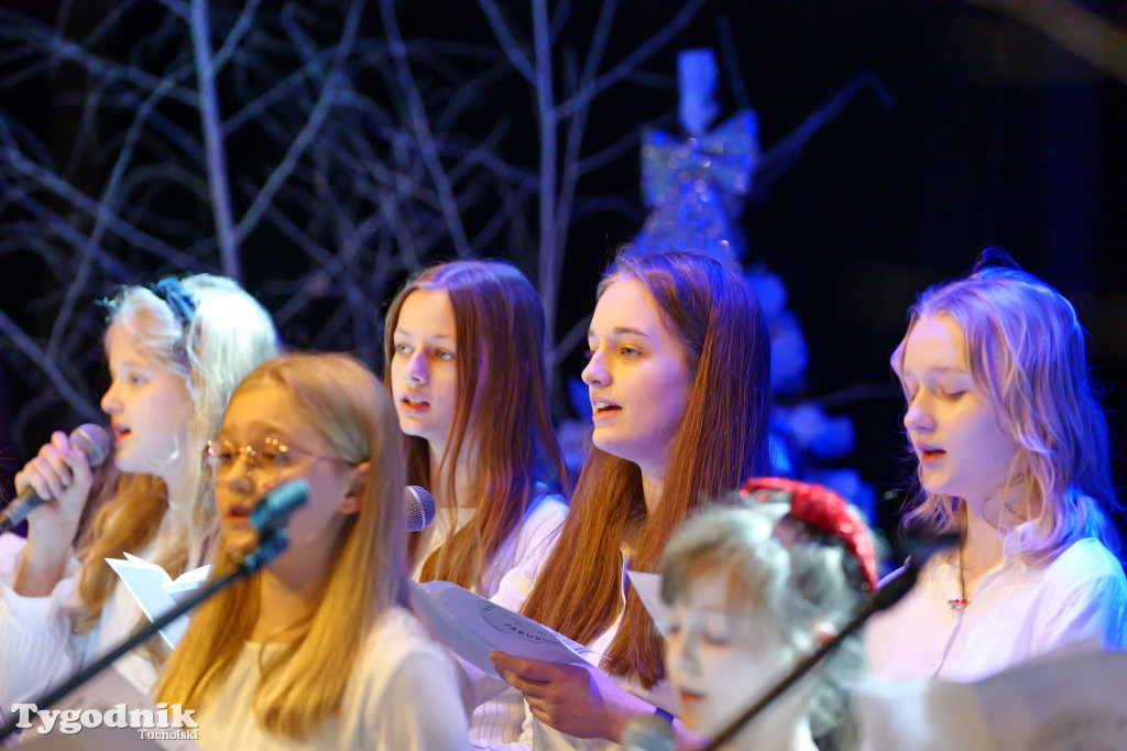 Koncert kolęd i pastorałek w Tucholi. Dziesiątki osób na scenie