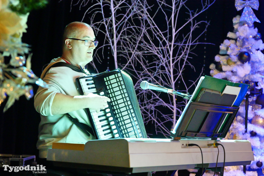 Koncert kolęd i pastorałek w Tucholi. Dziesiątki osób na scenie