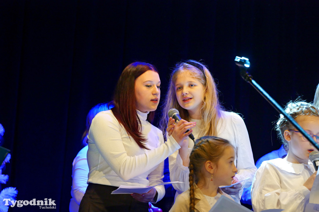 Koncert kolęd i pastorałek w Tucholi. Dziesiątki osób na scenie