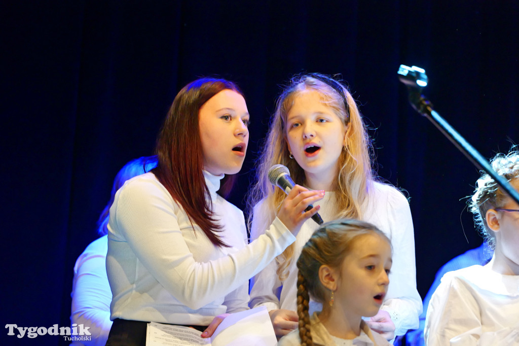 Koncert kolęd i pastorałek w Tucholi. Dziesiątki osób na scenie