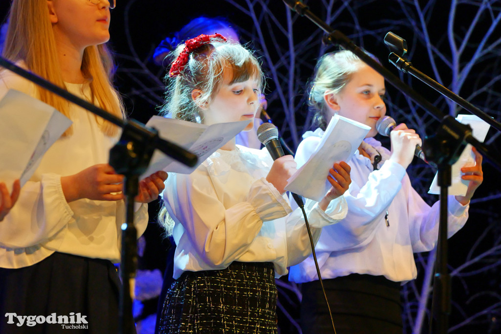 Koncert kolęd i pastorałek w Tucholi. Dziesiątki osób na scenie