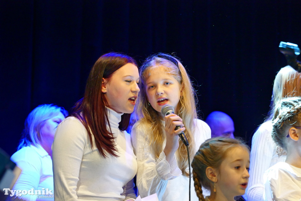 Koncert kolęd i pastorałek w Tucholi. Dziesiątki osób na scenie