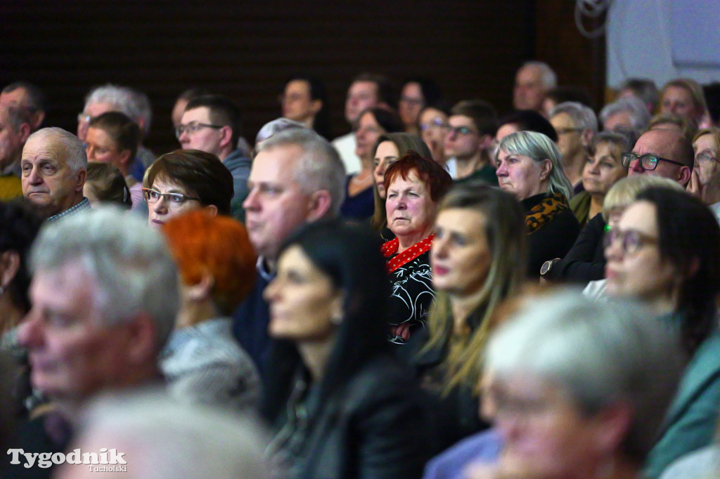 Koncert kolęd i pastorałek w Tucholi. Dziesiątki osób na scenie