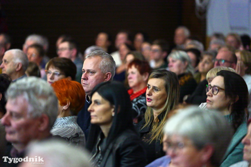 Koncert kolęd i pastorałek w Tucholi. Dziesiątki osób na scenie