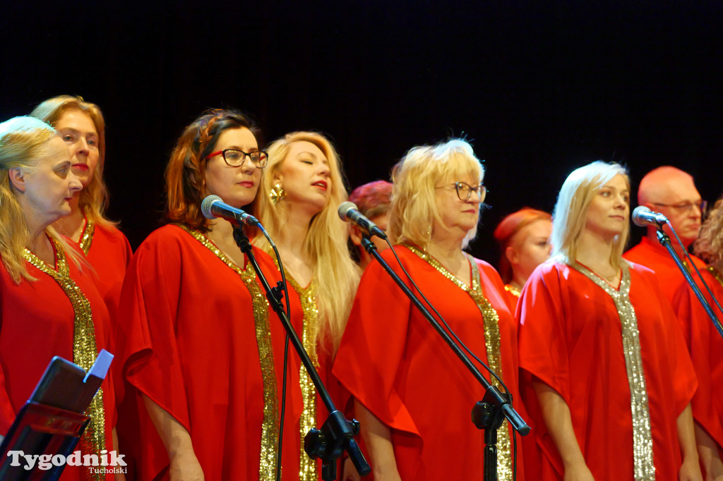 Koncert kolęd i pastorałek w Tucholi. Dziesiątki osób na scenie