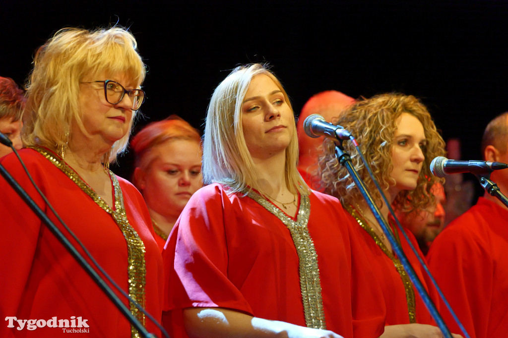 Koncert kolęd i pastorałek w Tucholi. Dziesiątki osób na scenie