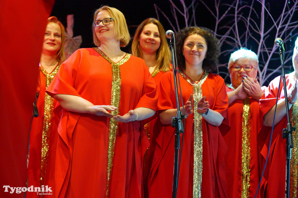 Koncert kolęd i pastorałek w Tucholi. Dziesiątki osób na scenie