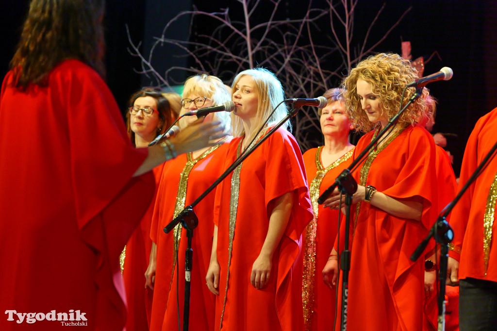 Koncert kolęd i pastorałek w Tucholi. Dziesiątki osób na scenie