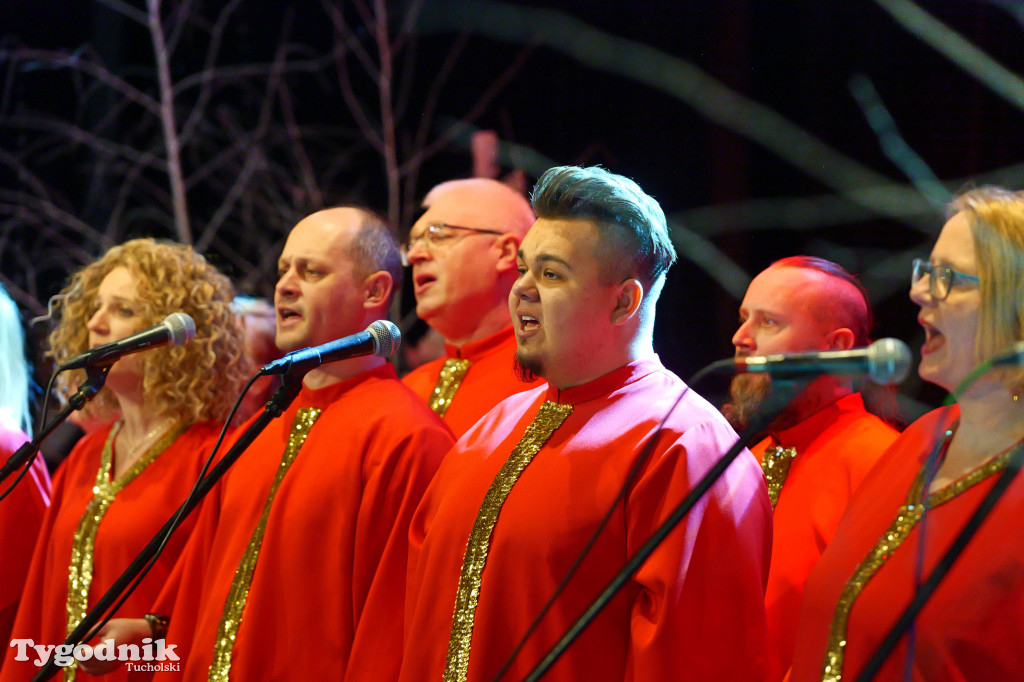 Koncert kolęd i pastorałek w Tucholi. Dziesiątki osób na scenie