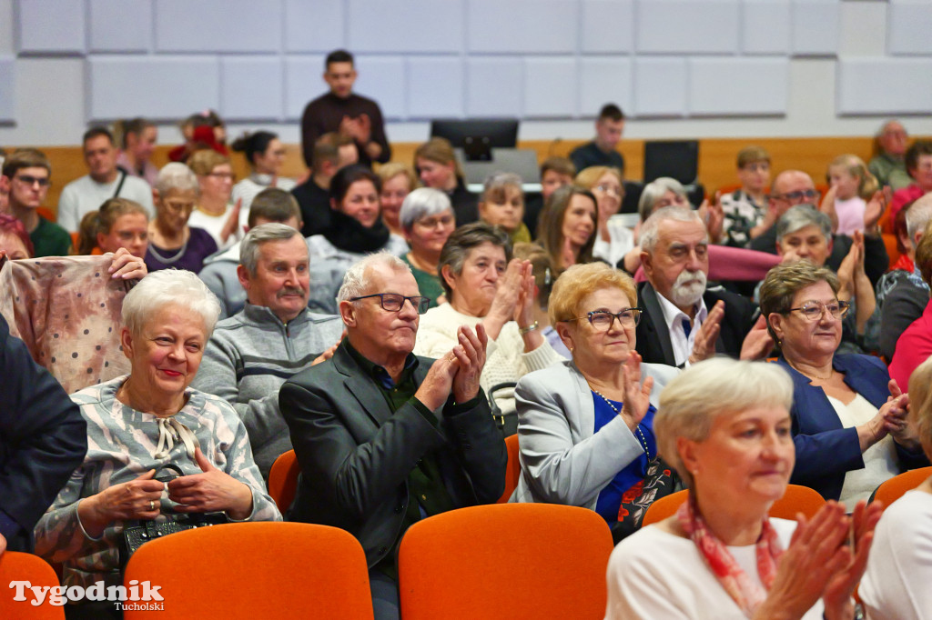 Koncert kolęd i pastorałek w Tucholi. Dziesiątki osób na scenie