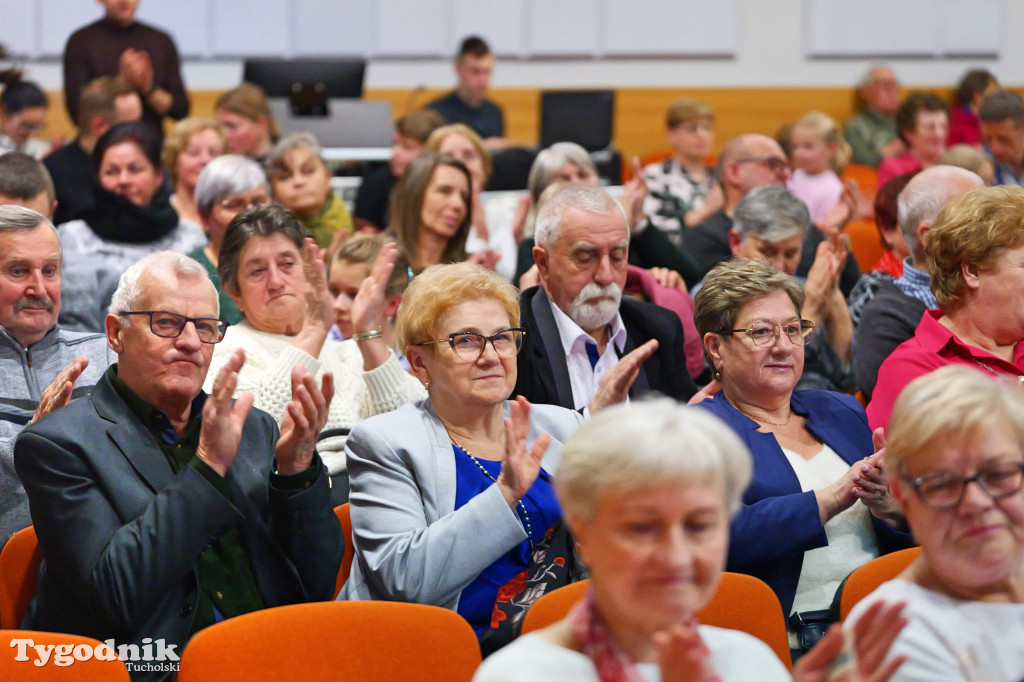 Koncert kolęd i pastorałek w Tucholi. Dziesiątki osób na scenie