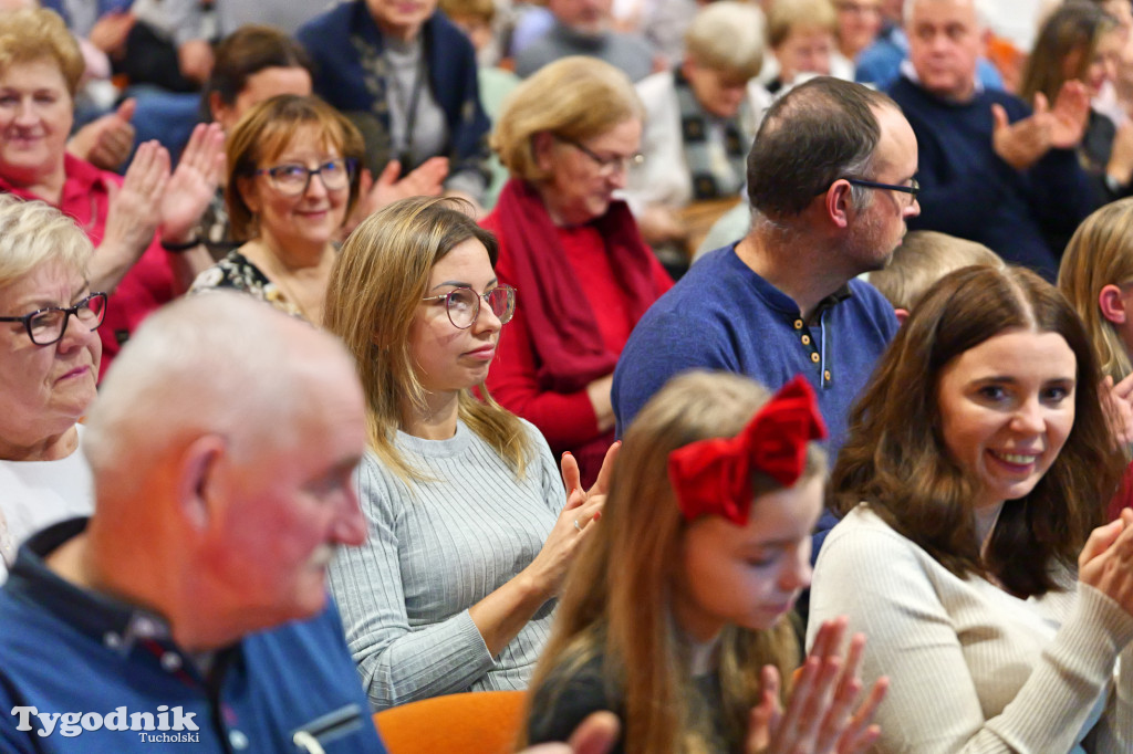 Koncert kolęd i pastorałek w Tucholi. Dziesiątki osób na scenie