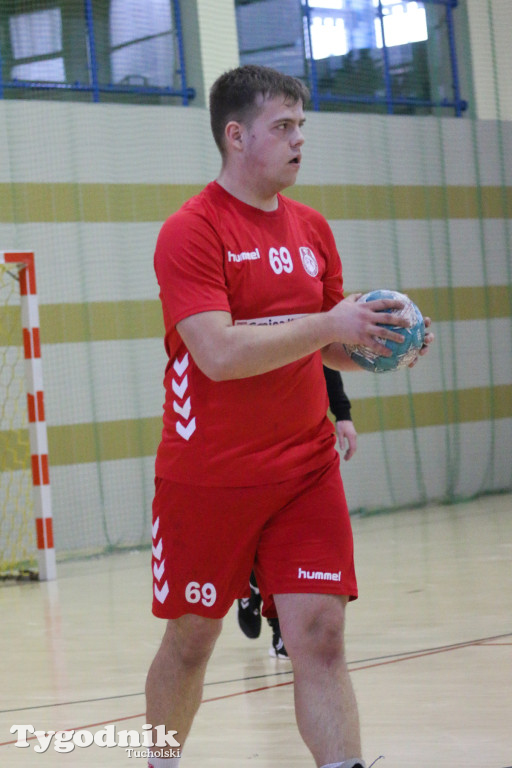 Piłka ręczna: MKS Handball Czersk - LKS Kęsowo 43:25 (22:13)