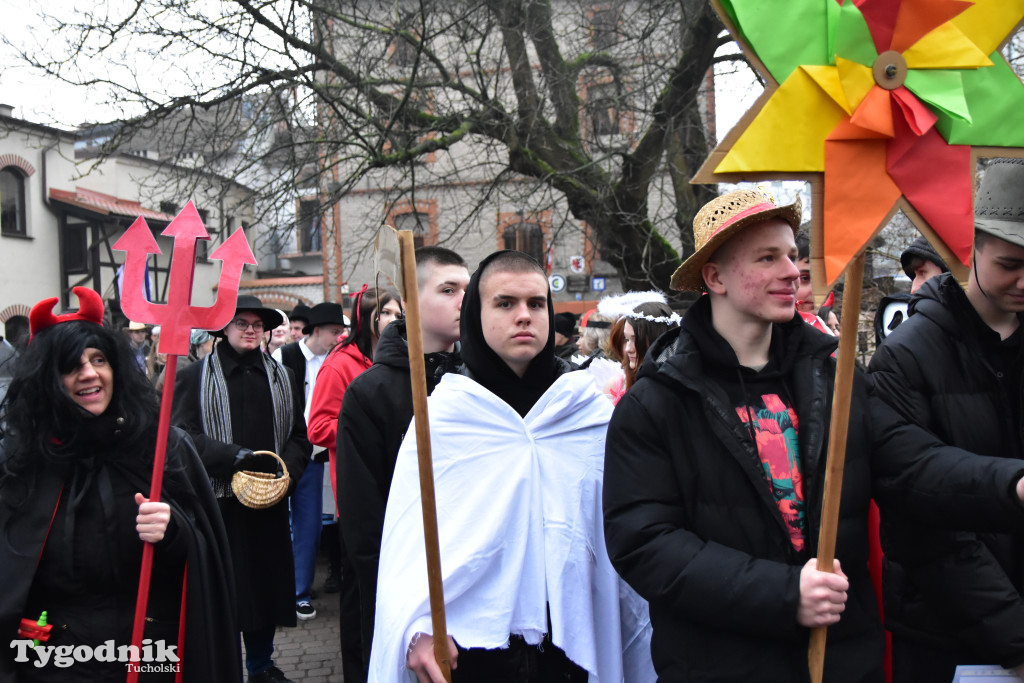 Tucholskimi ulicami przeszedł barwny korowód kolędników! Do łask powraca dawna tradycja?