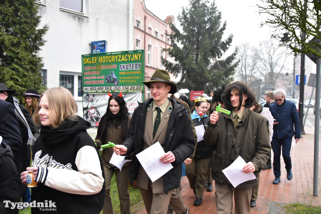 Tucholskimi ulicami przeszedł barwny korowód kolędników! Do łask powraca dawna tradycja?