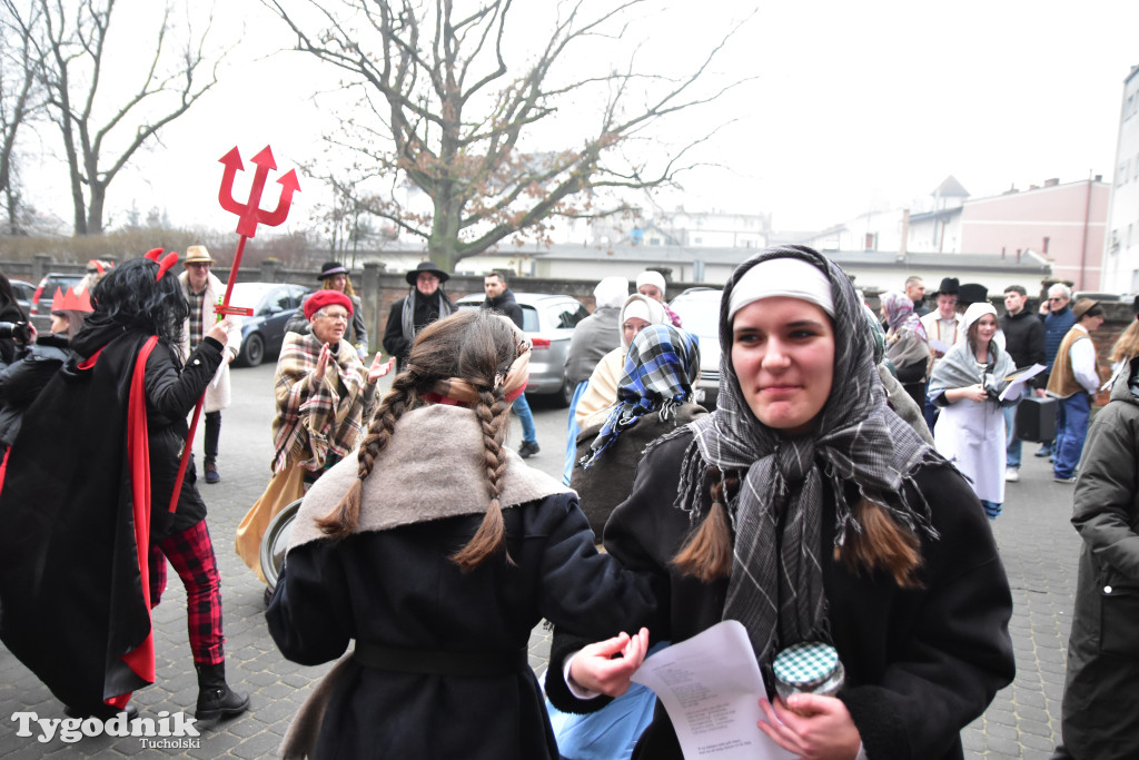 Tucholskimi ulicami przeszedł barwny korowód kolędników! Do łask powraca dawna tradycja?