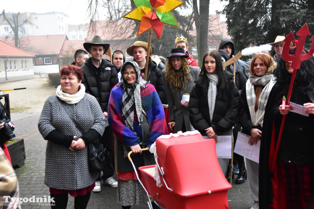 Tucholskimi ulicami przeszedł barwny korowód kolędników! Do łask powraca dawna tradycja?