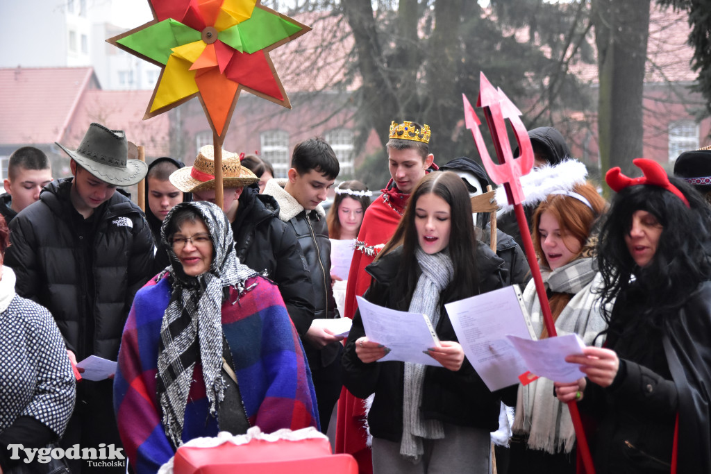 Tucholskimi ulicami przeszedł barwny korowód kolędników! Do łask powraca dawna tradycja?