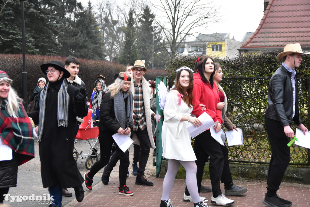 Tucholskimi ulicami przeszedł barwny korowód kolędników! Do łask powraca dawna tradycja?