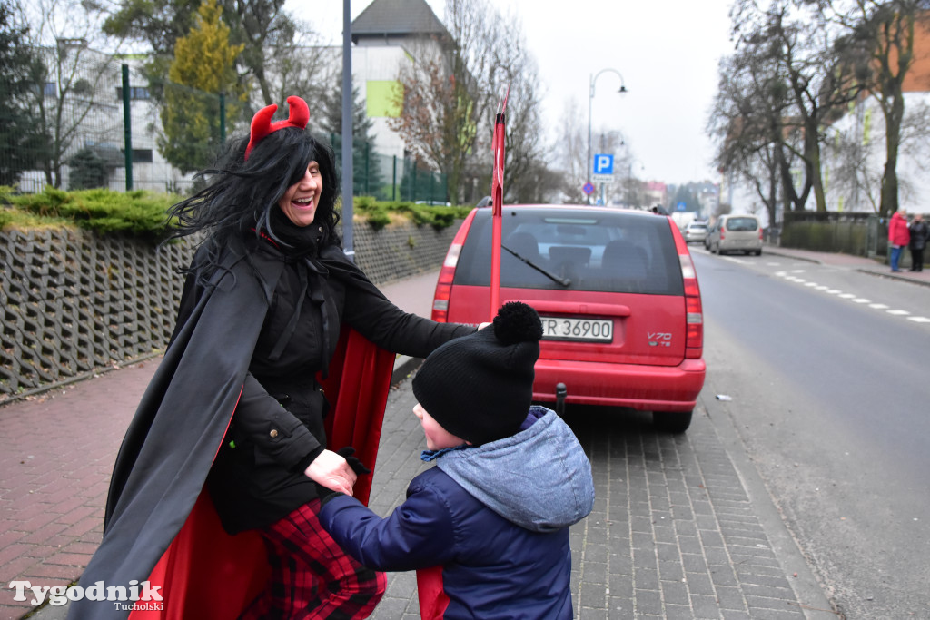 Tucholskimi ulicami przeszedł barwny korowód kolędników! Do łask powraca dawna tradycja?