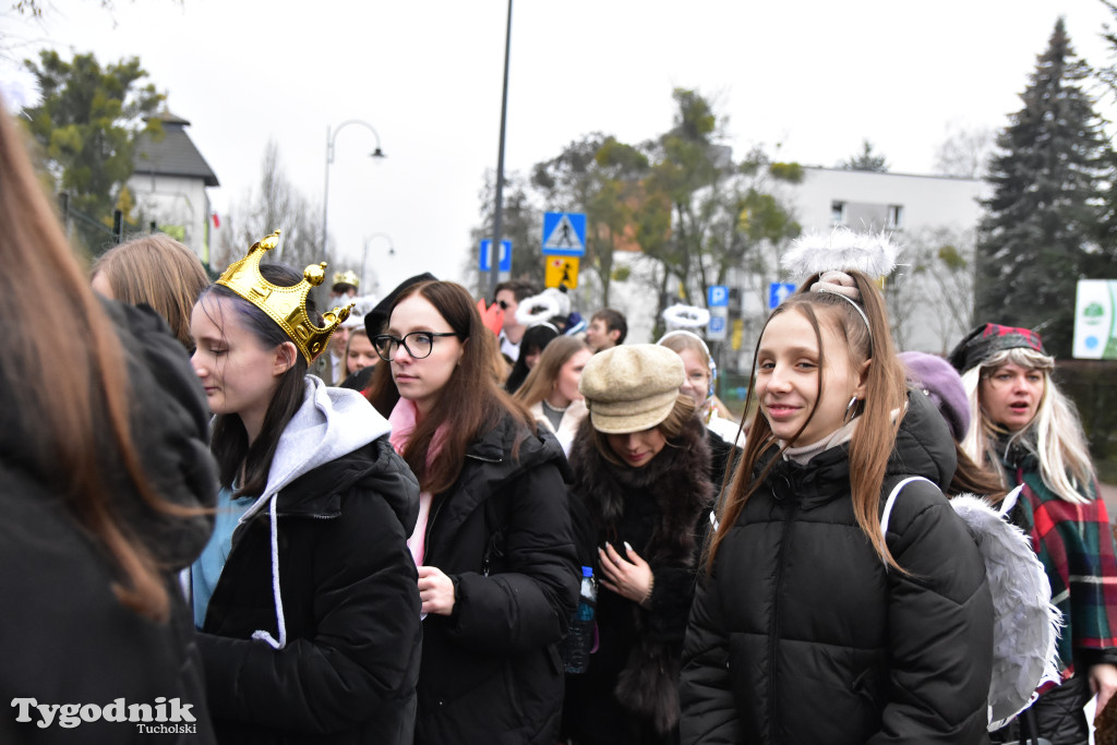 Tucholskimi ulicami przeszedł barwny korowód kolędników! Do łask powraca dawna tradycja?