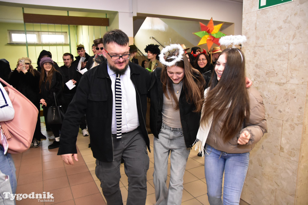 Tucholskimi ulicami przeszedł barwny korowód kolędników! Do łask powraca dawna tradycja?