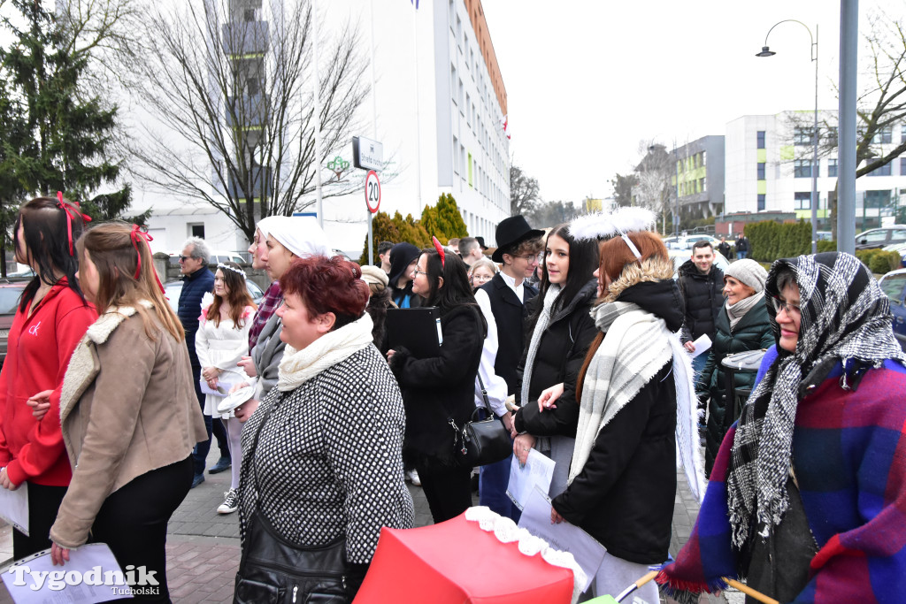 Tucholskimi ulicami przeszedł barwny korowód kolędników! Do łask powraca dawna tradycja?